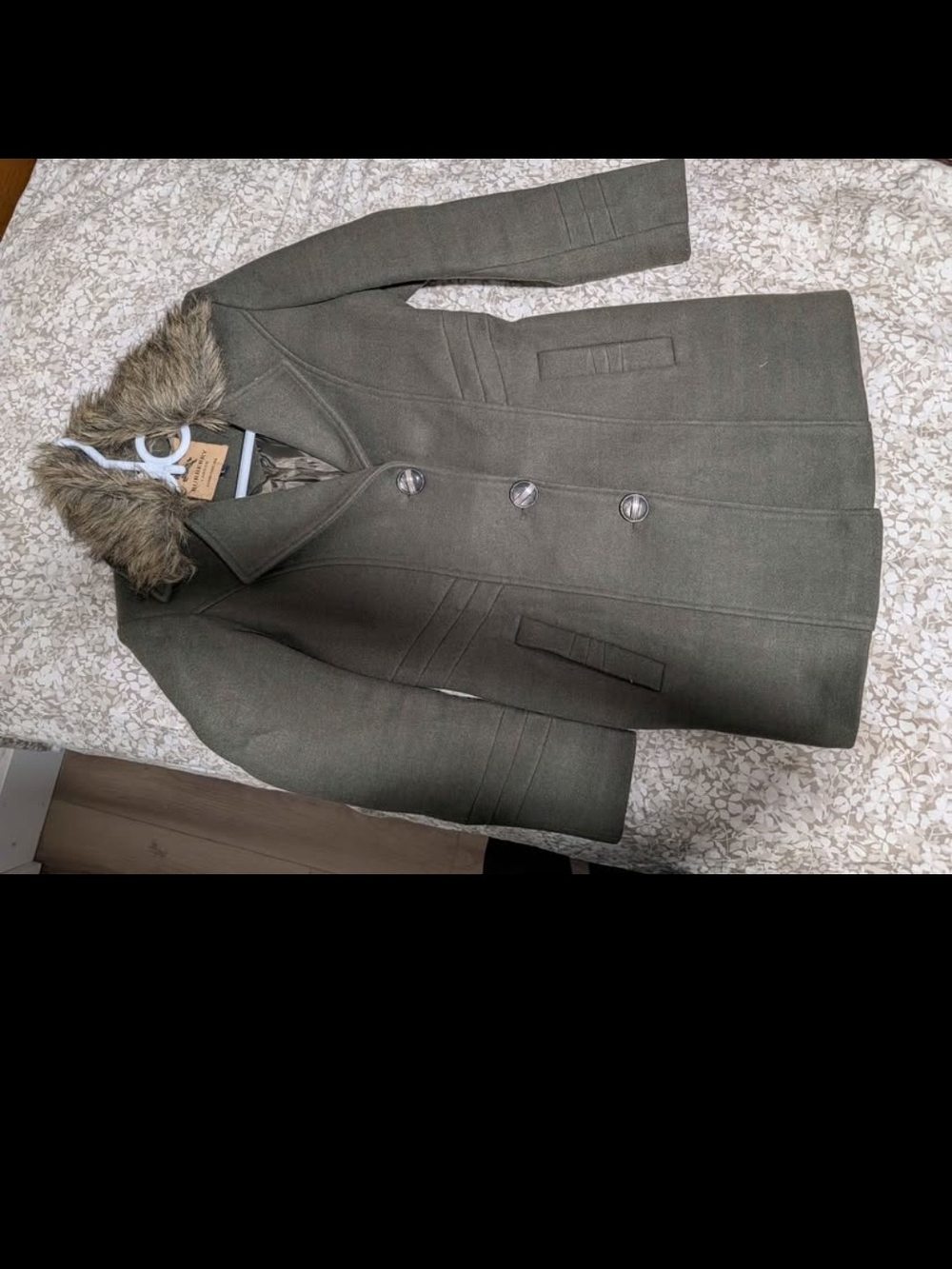Burberry Women's Fur Collar Coat in Green